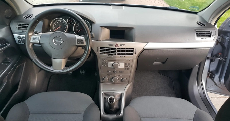 Opel Astra cena 13300 przebieg: 164000, rok produkcji 2005 z Jarosław małe 191